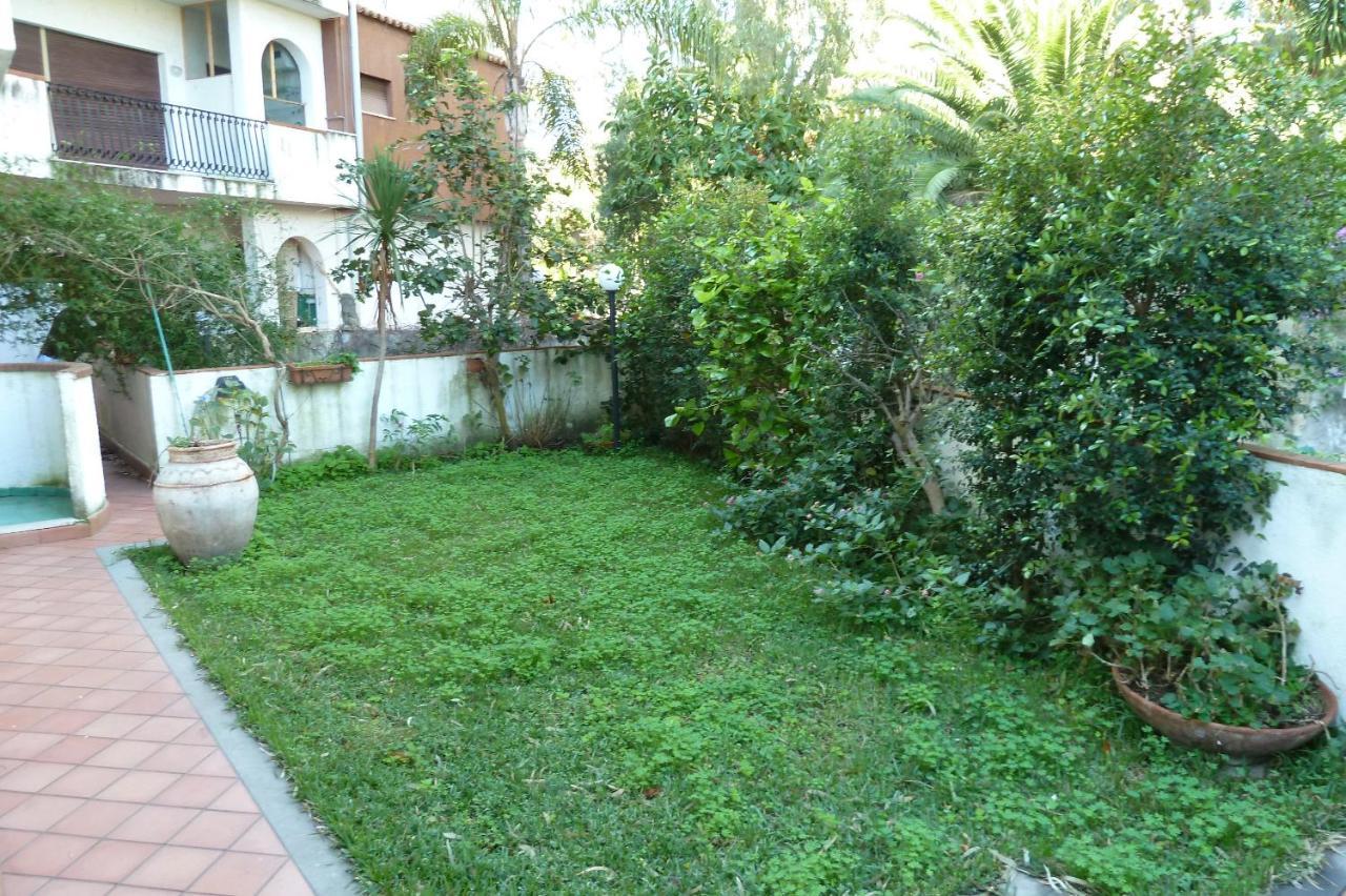 Sea Breeze Acitrezza Apartment Aci Castello Bagian luar foto